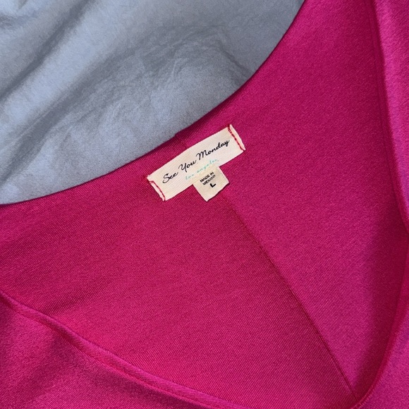 Gorgeous bright pink body con dress. - Picture 3 of 3